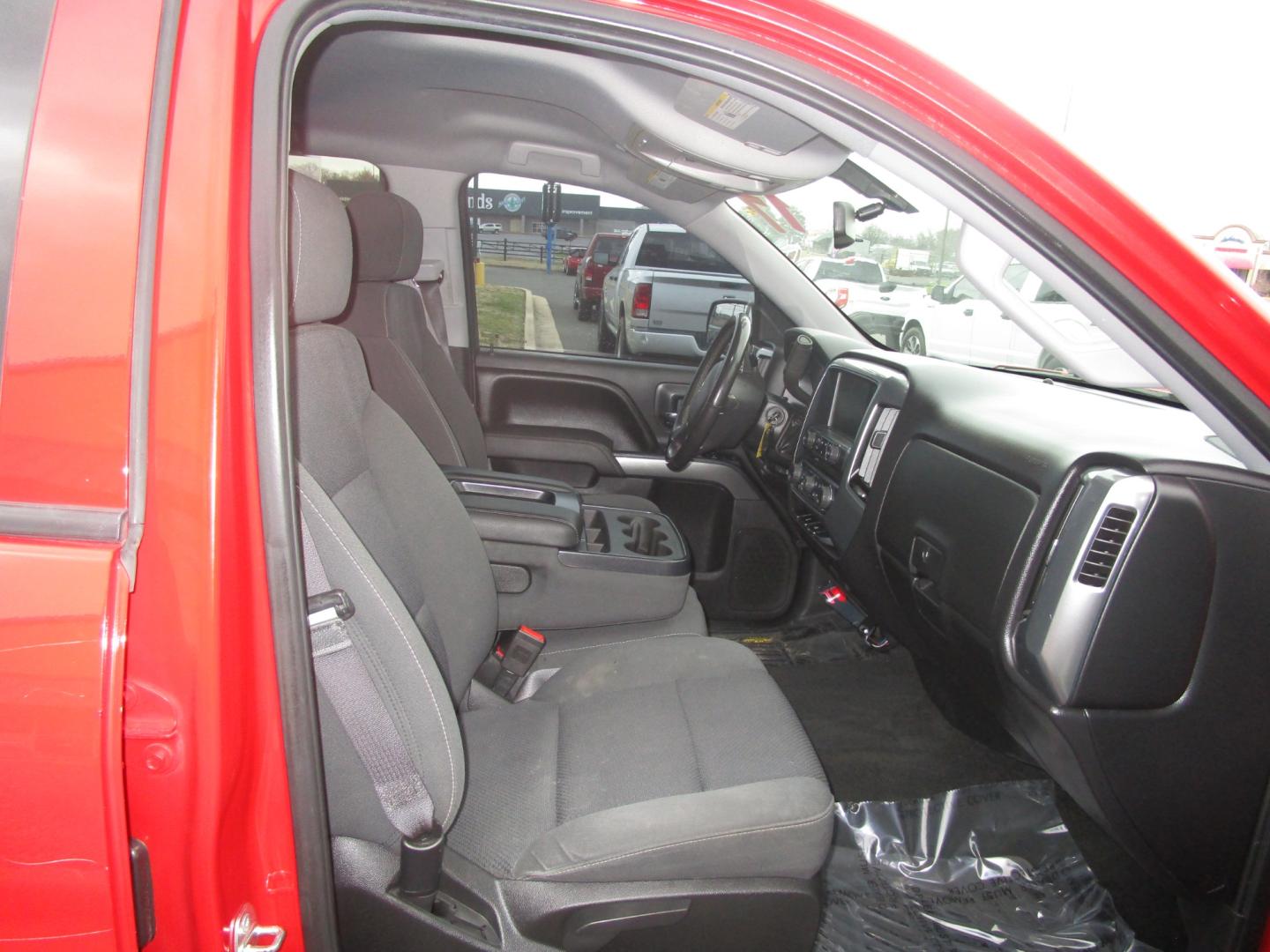 2017 RED /Black / Cloth Chevrolet Silverado 1500 LT Crew Cab 4WD (3GCUKRECXHG) with an 5.3L V8 OHV 16V engine, 6A transmission, located at 1814 Albert Pike Road, Hot Springs, AR, 71913, (501) 623-1717, 34.494228, -93.094070 - Photo#5